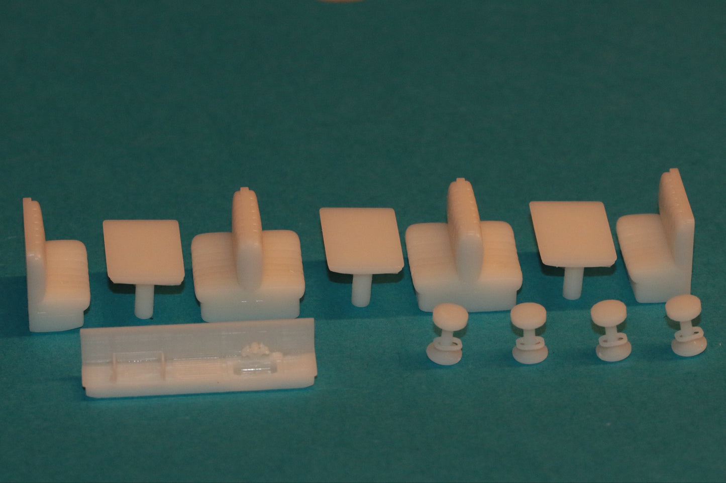 Packungsinhalt des Diner Sets von Dorr Modellbau im Maßstab H0 1:87