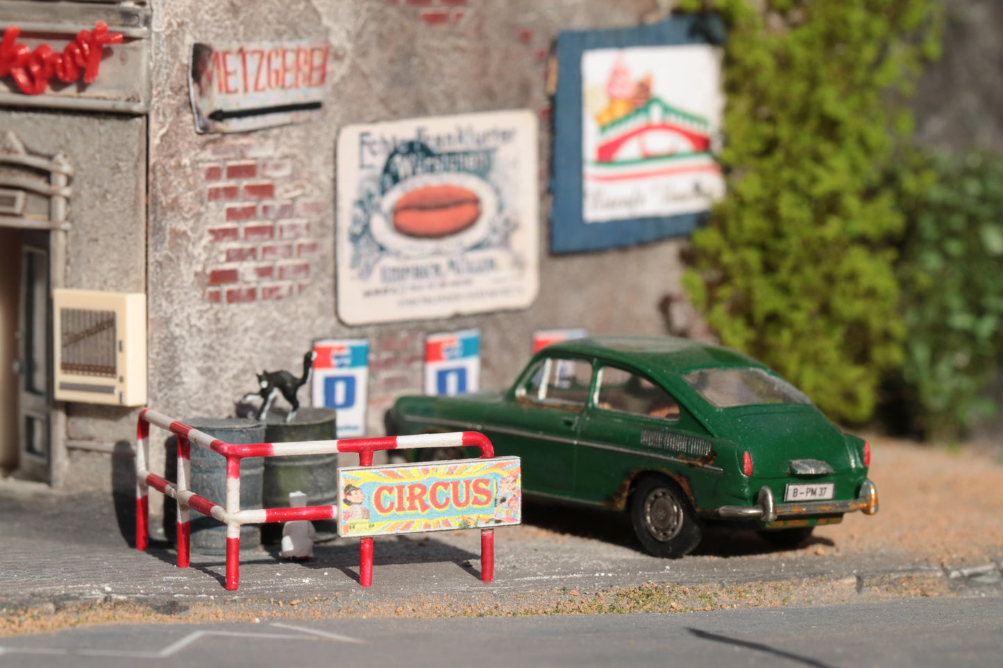 Fussgängersperren auf einem Diorama von DorrModellbau