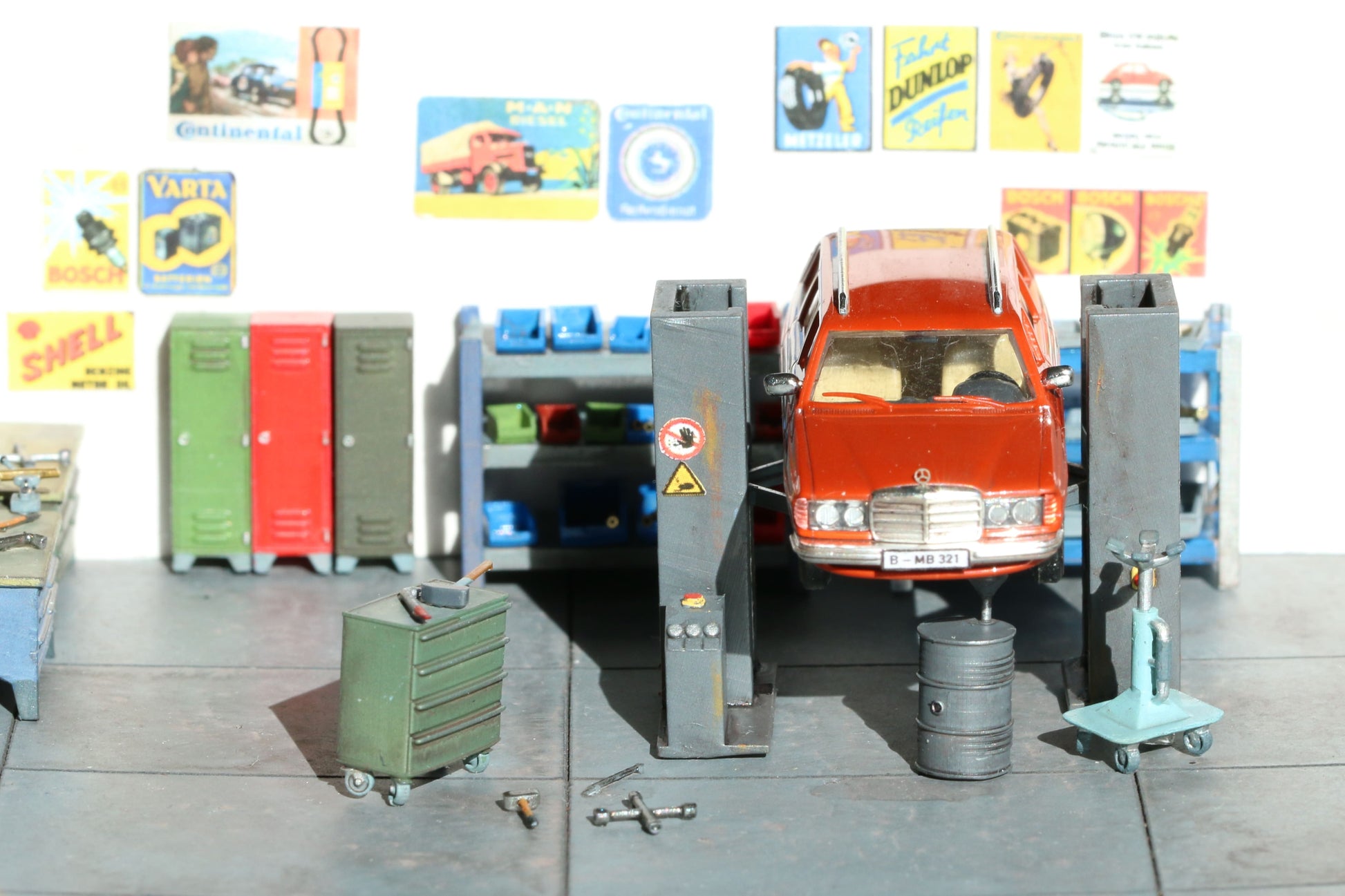 Gestaltungsvorschlag für Hebebühe von Dorr Modellbau in H0 (1:87) mit Mercedes S123