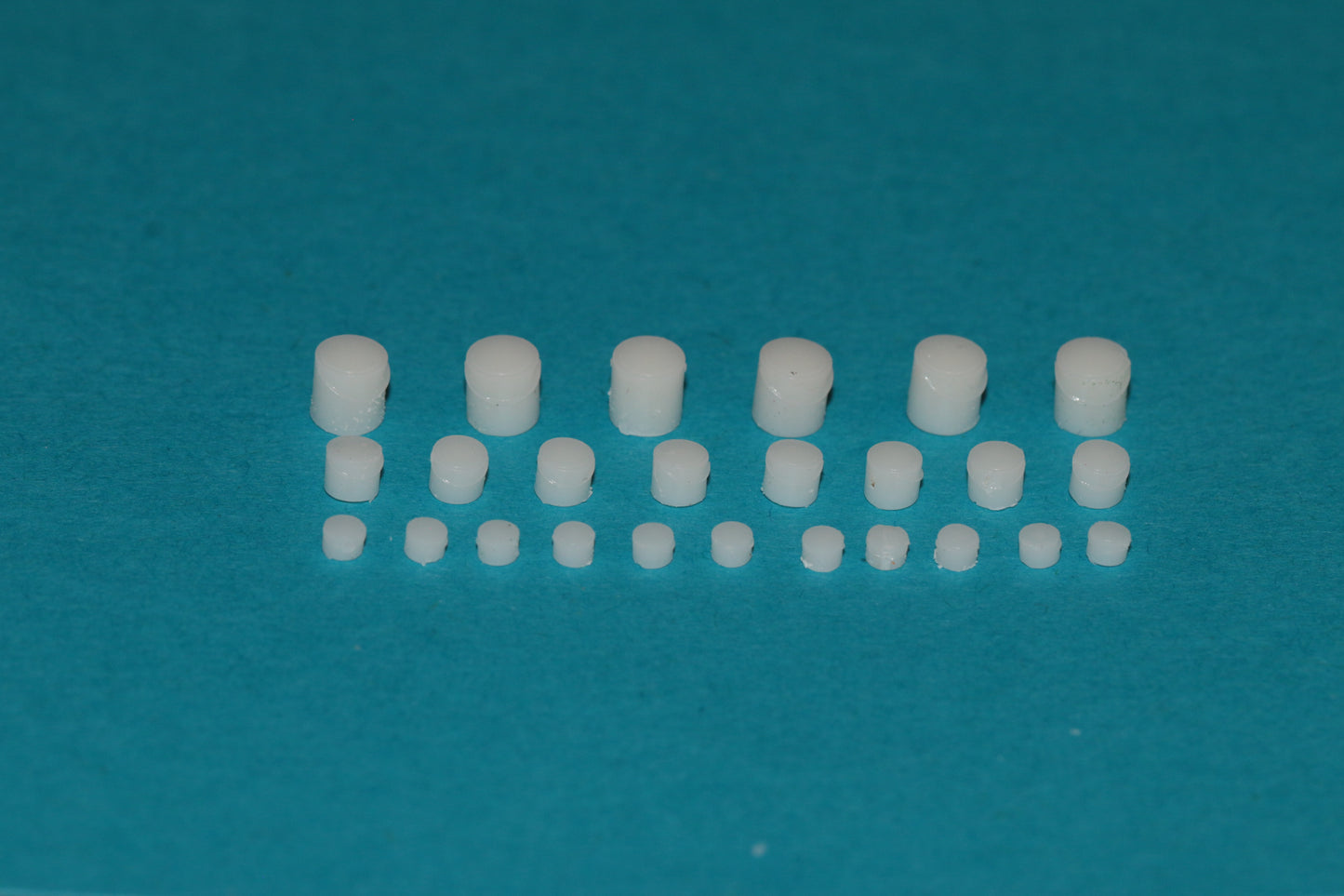 Lieferumfang der Lackdosen von DorrModellbau in H0