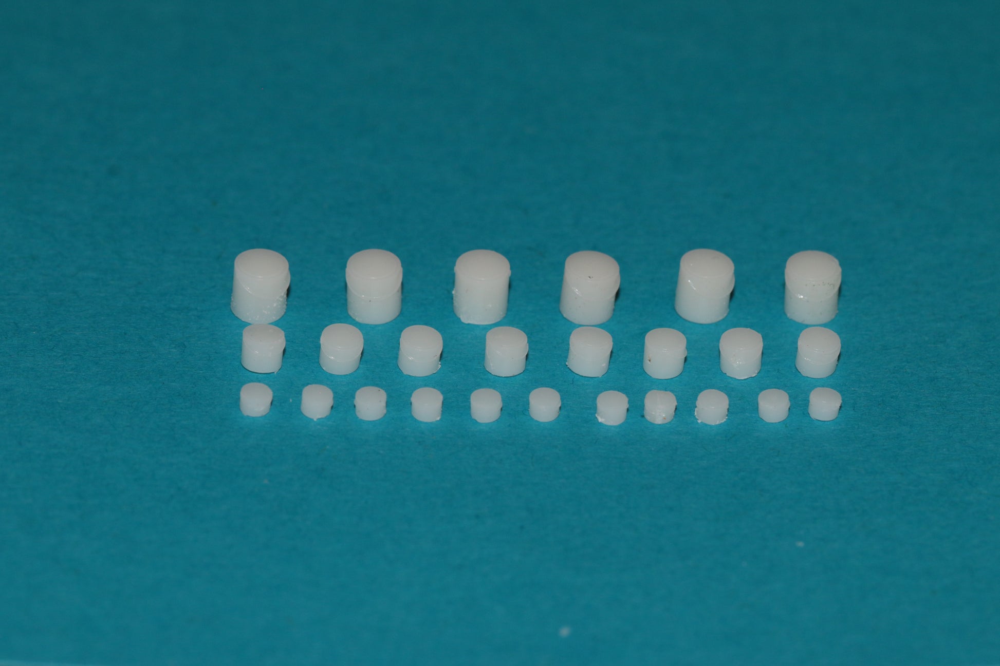 Lieferumfang der Lackdosen von DorrModellbau in H0