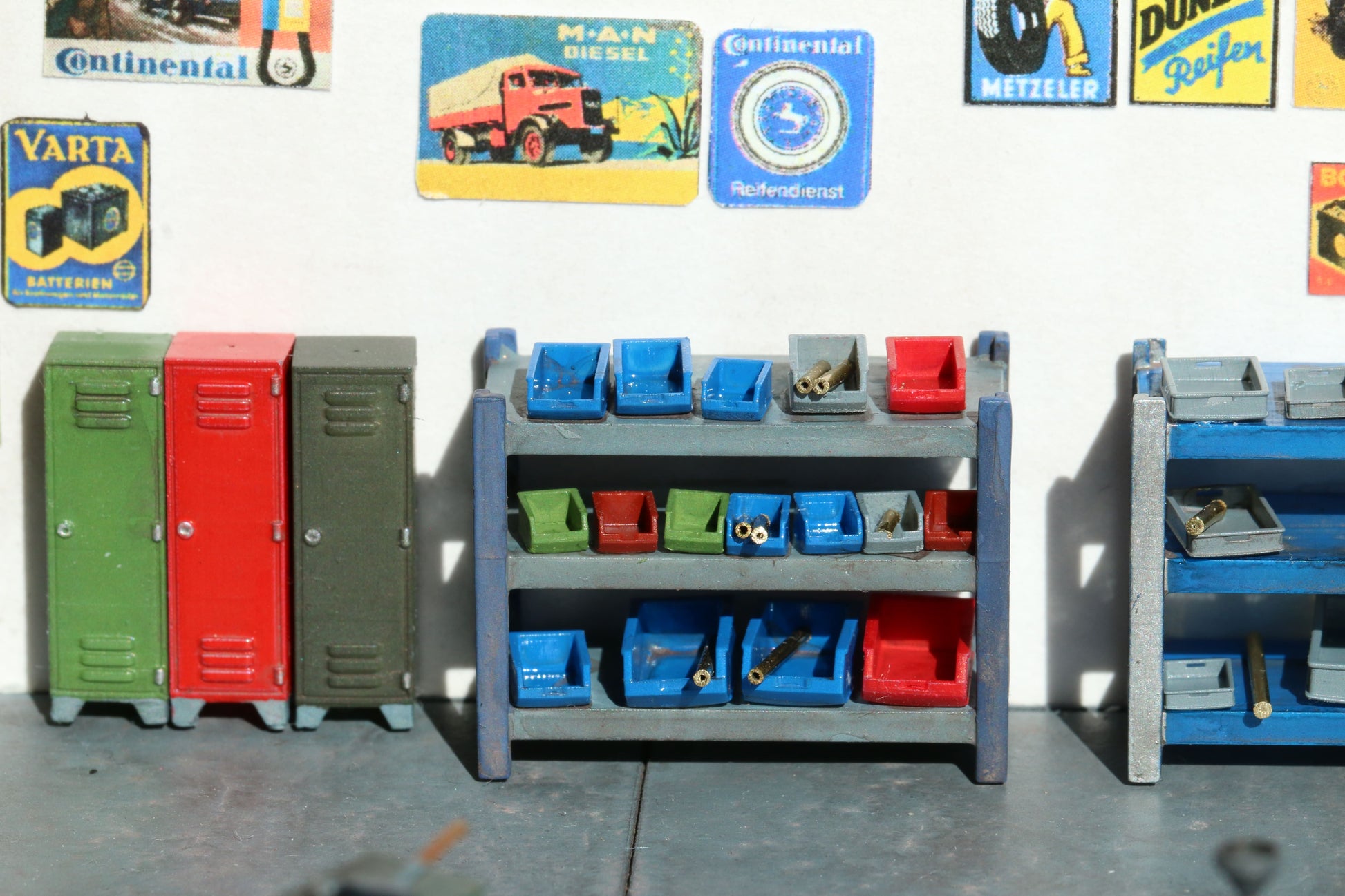 Dorr Modellbau Lagerkästen Gestaltungsbeispiel Autowerkstatt in H0 1:87