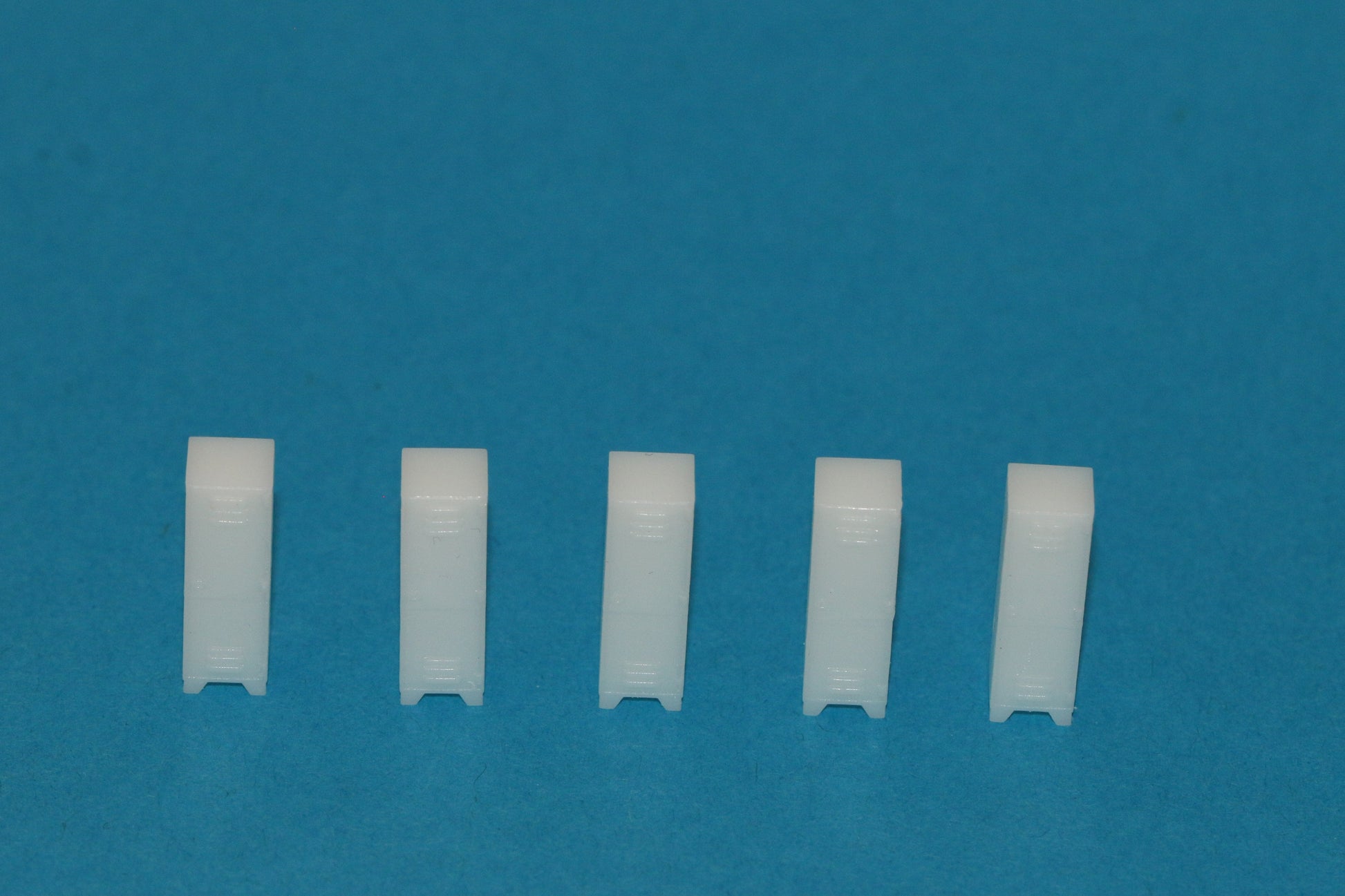 Lieferumfang maßstabsgetreuer Modellbausatz Metallspinde von Dorr Modellbau in H0 1:87