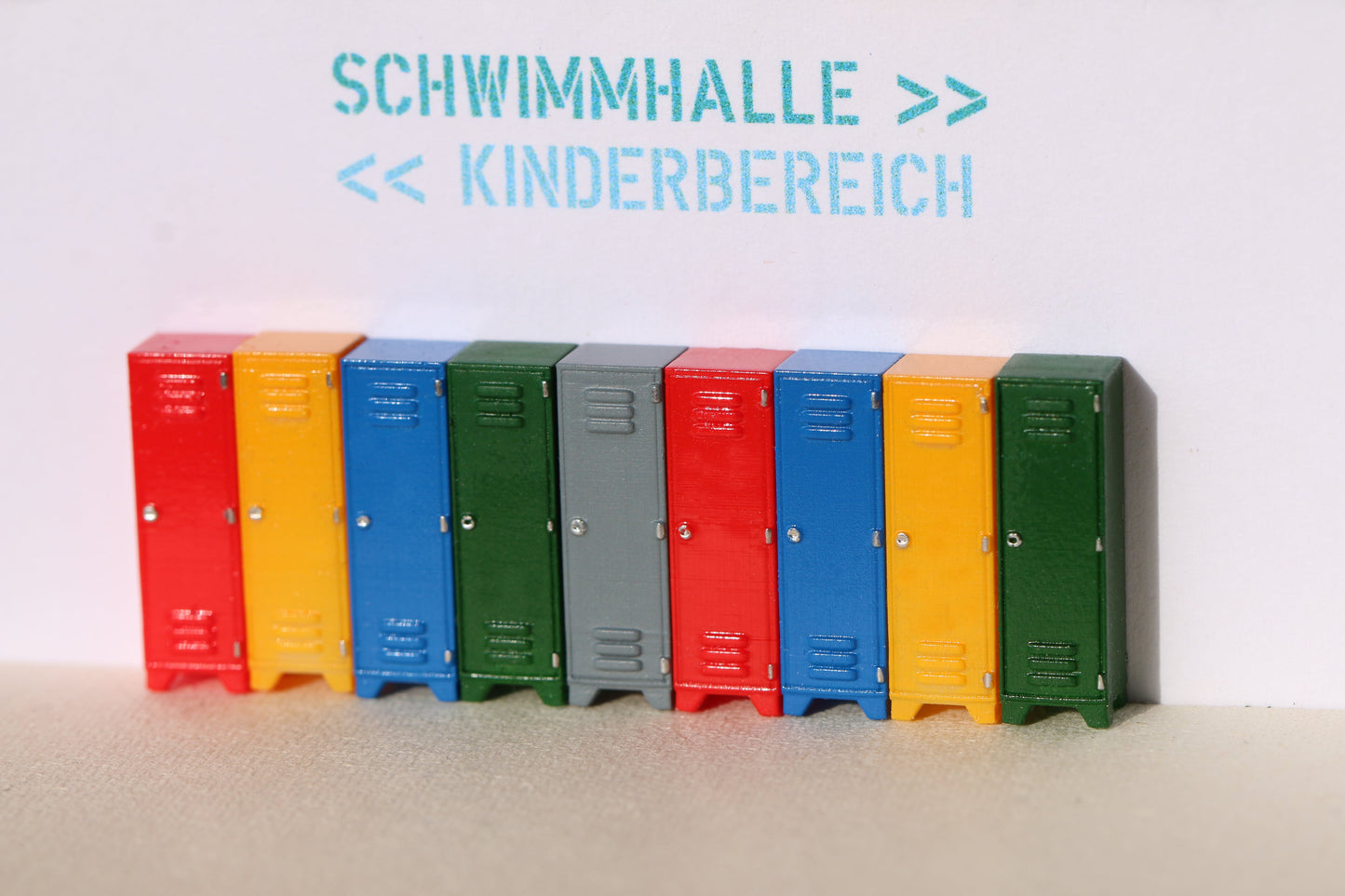 Gestaltungsbeispiel für maßstabsgetreue Modellbausatz Metallspinde von Dorr Modellbau in H0 1:87