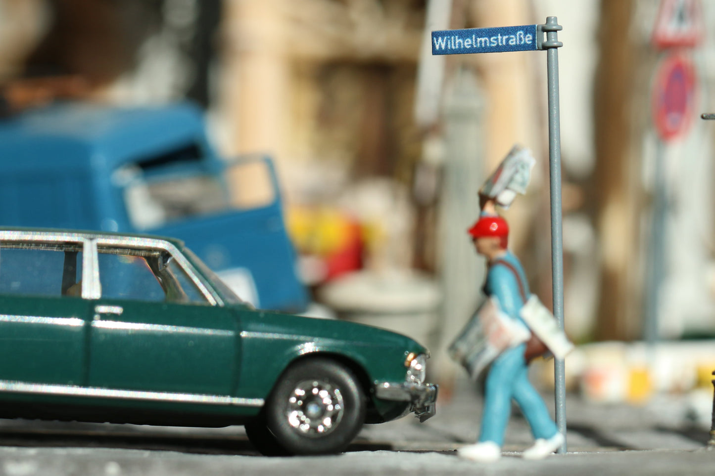 Hochdetaillierter Bausatz für Strassennamen Schilder mit männlichen Vornamen von Dorr Modellbau im Maßstab H0 1:87
