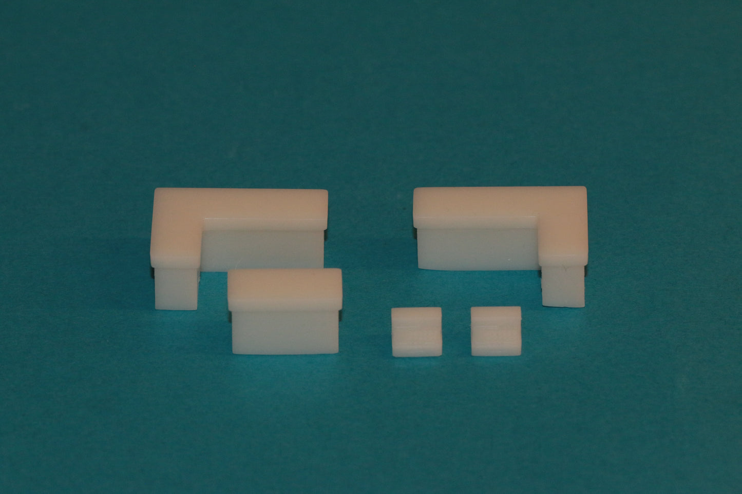 Packungsinhalt des Sets Theken und Kassen von DorrModellbau im Maßstab H0