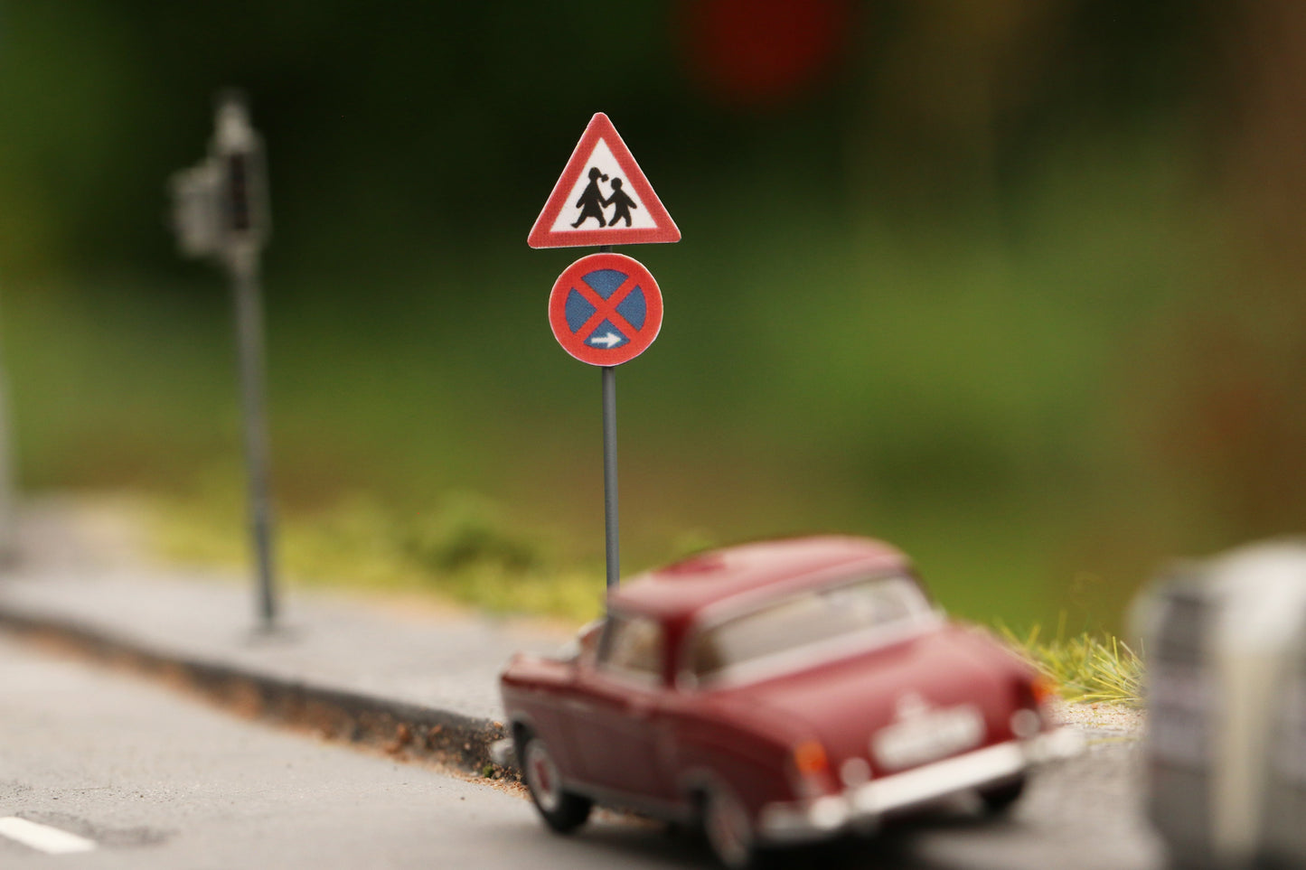 Maßstabsgetreue Verkehrszeichen für die Stadt vonn Dorr Modellbau in H0 1:87