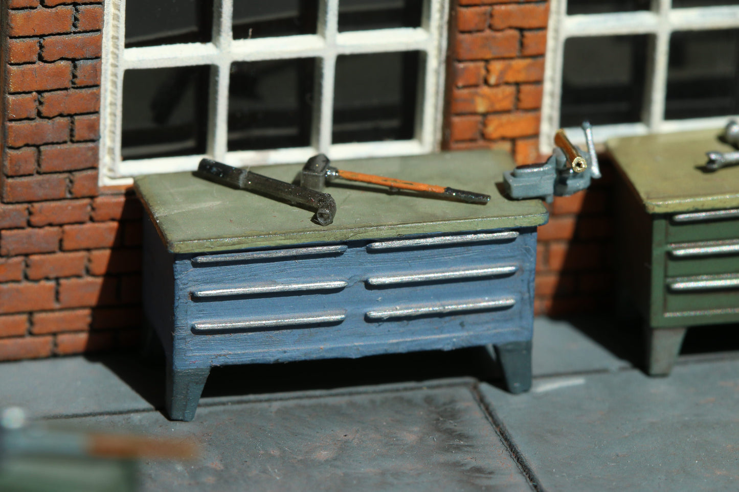 Maßstabsgetreuer Bausatz für Werkbänke in H0 (1:87) von Dorr Modellbau Detail Werkbank