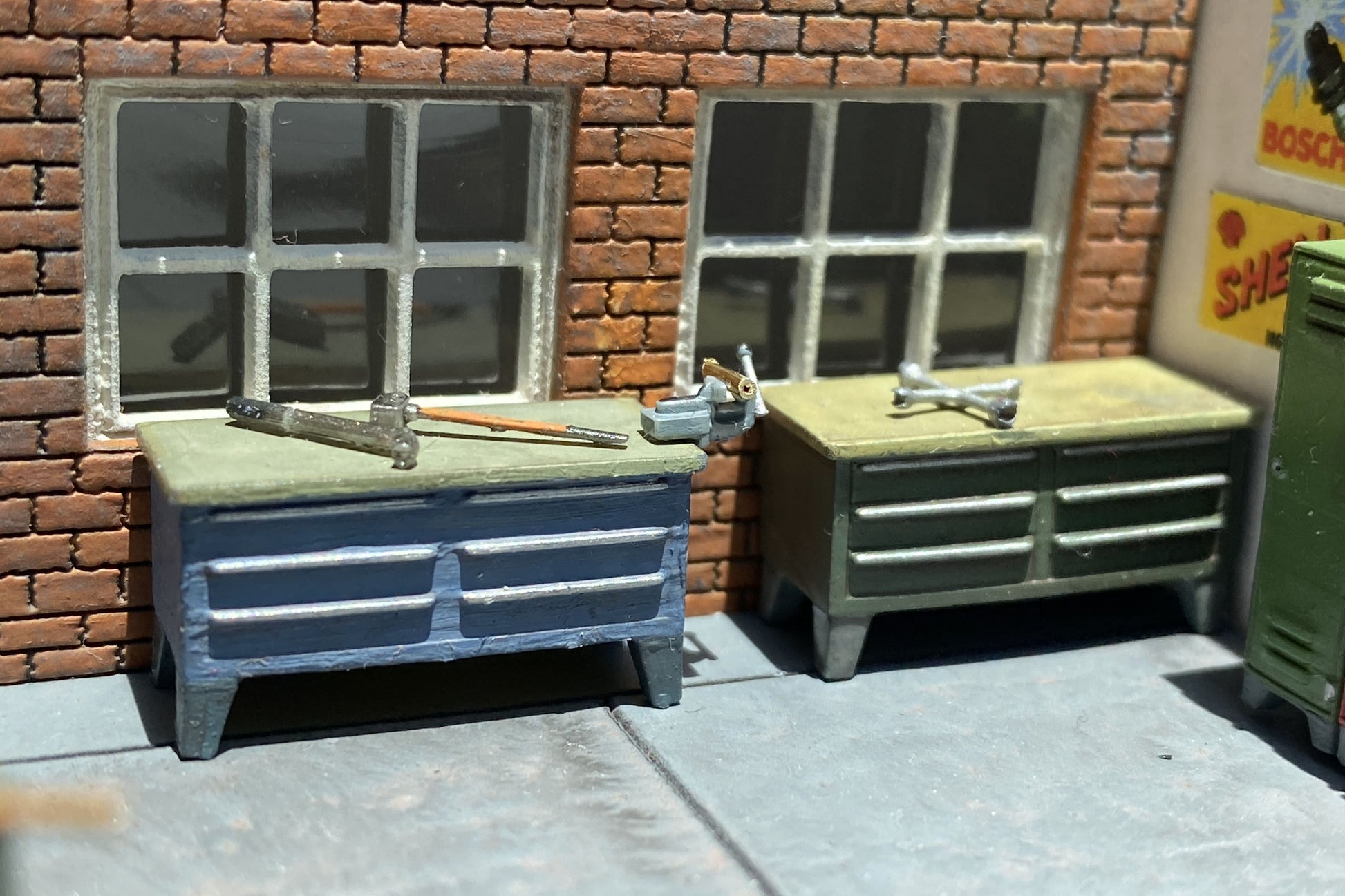 Maßstabsgetreuer Bausatz für Werkbänke  in H0 (1:87) von Dorr Modellbau gestaltungsvorschlag Werkstatt