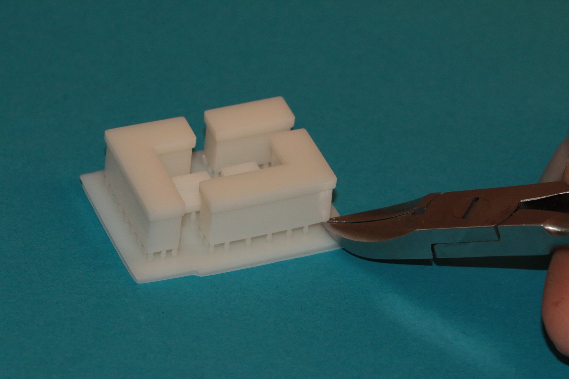 Anwerndungsbeispiel_DorrModellbau_Präzisionswerkzeug_Seitenschneider