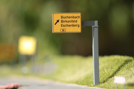 Schild an der Ausfahrt einer Bundesstraße - H0-Modell von DorrModellbau