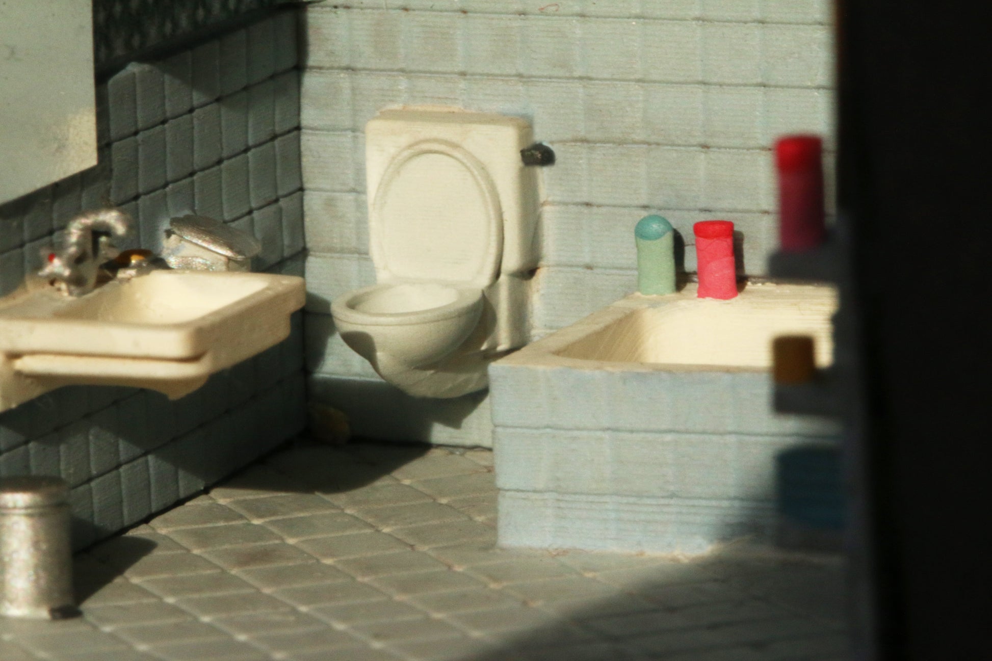 Einblick in ein Badezimmer mit Toilette von DorrModellbau im Maßstab H0