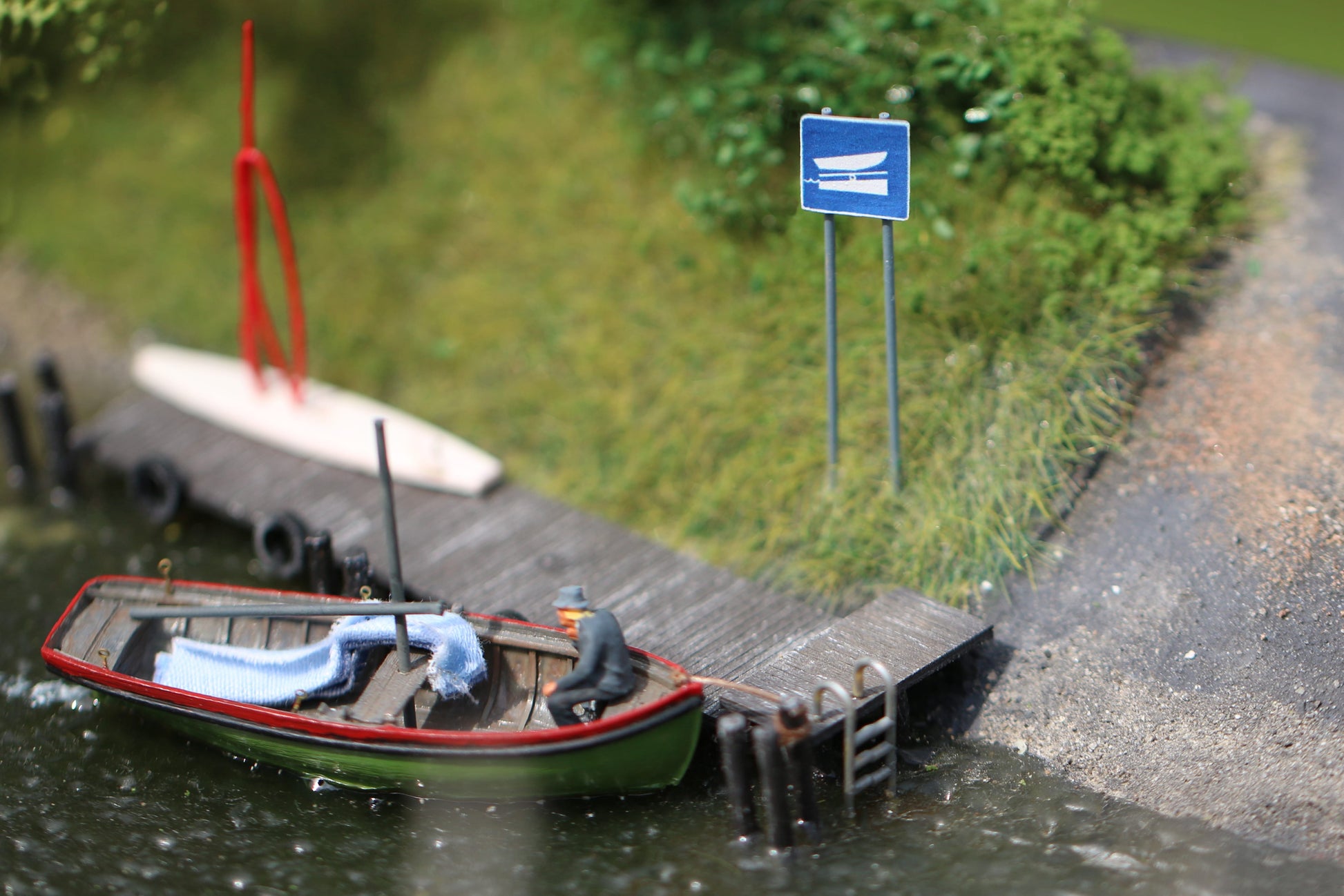 Maßstabsgetreuer Bausatz für die Ausgestaltung von Binnenschifffahrtswegen in H0 (1:87)  von Dorr Modellbau Slipanlage