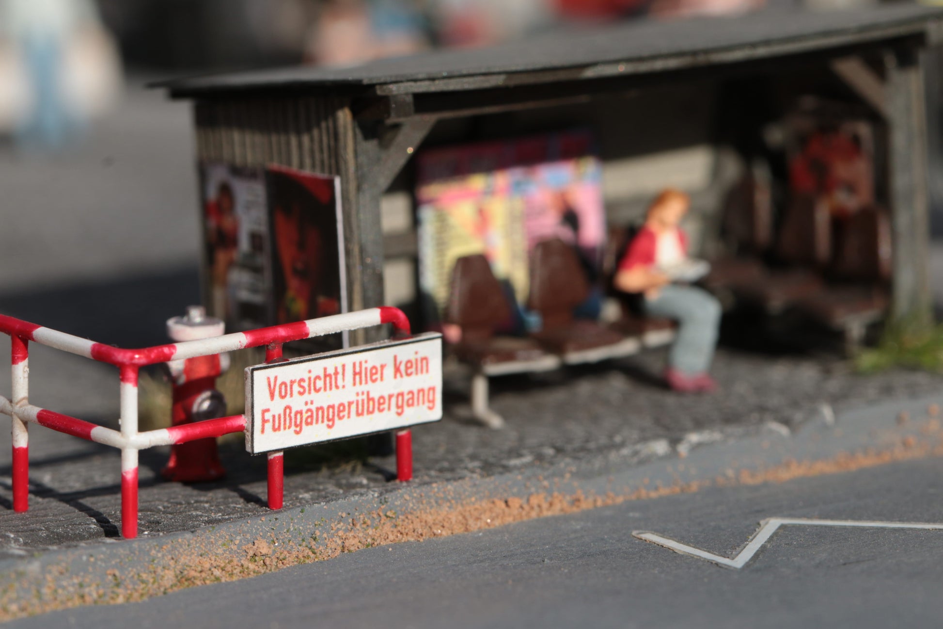 Fussgängersperren auf einem Diorama von DorrModellbau