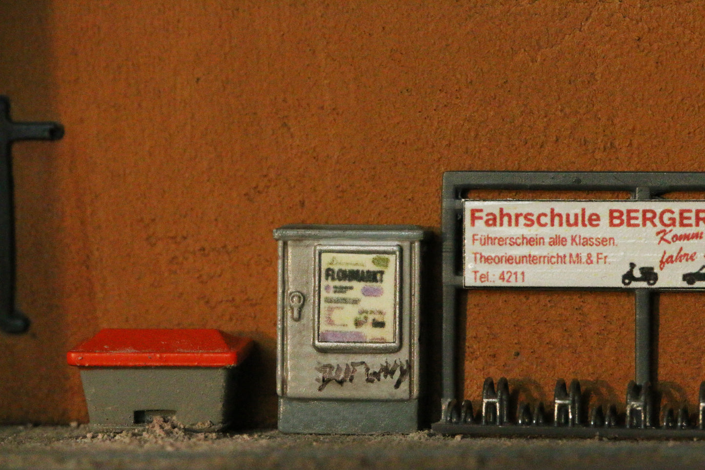 Ein Kabelverzweigerkasten auf einem DorrModellbau Diorama im Maßstab 1:87 H0