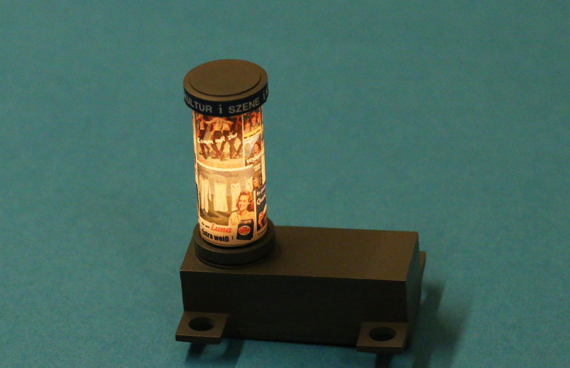 Lieferumfang Litfasssäule mit 60er Jahre - Plakaten von DorrModellbau