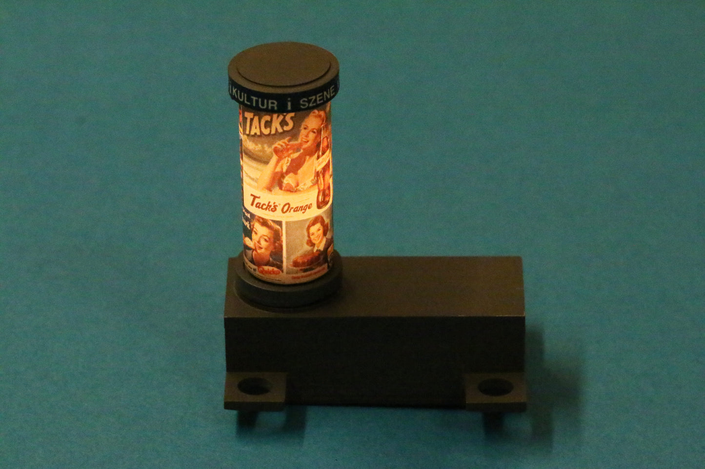 Lieferumfang Litfasssäule mit 60er Jahre - Plakaten von DorrModellbau