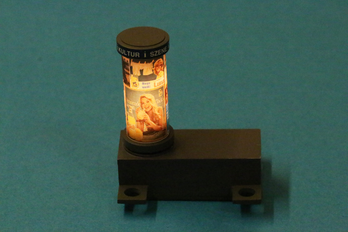 Lieferumfang Litfasssäule mit 70er Jahre - Plakaten von DorrModellbau