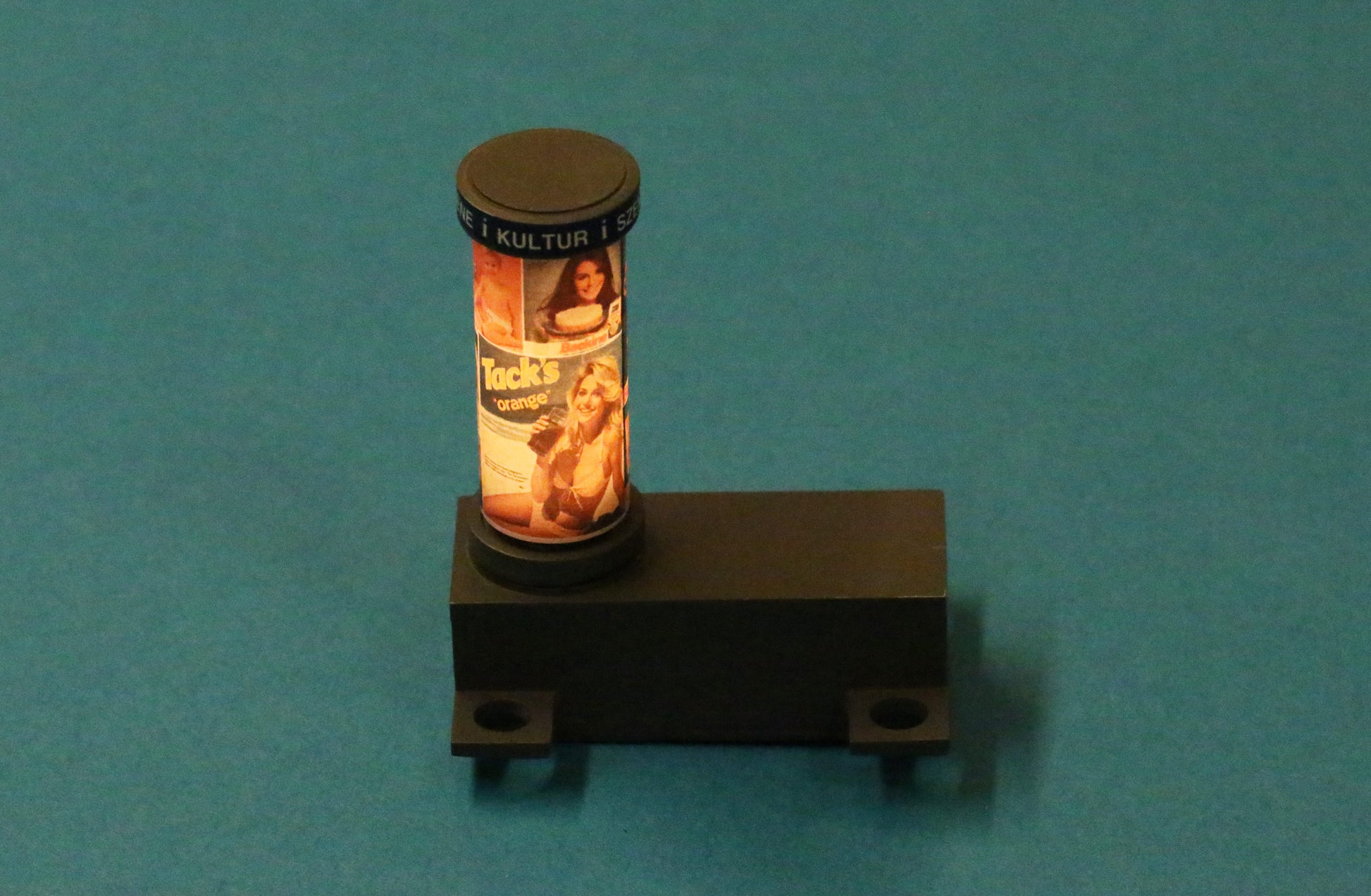 Lieferumfang Litfasssäule mit 80er Jahre - Plakaten von DorrModellbau