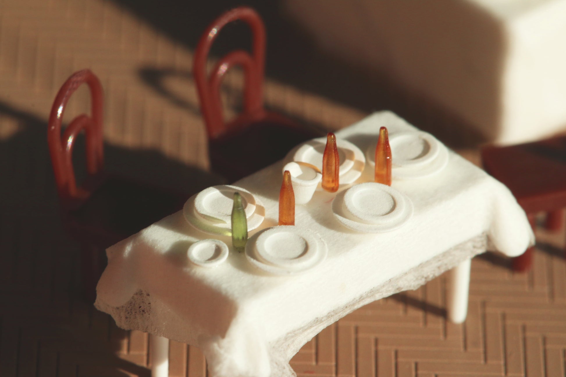 DorrModellbau Tellerset - ideale Ergänzung zur detaillierten Ausgestaltung eines Modellhauses.