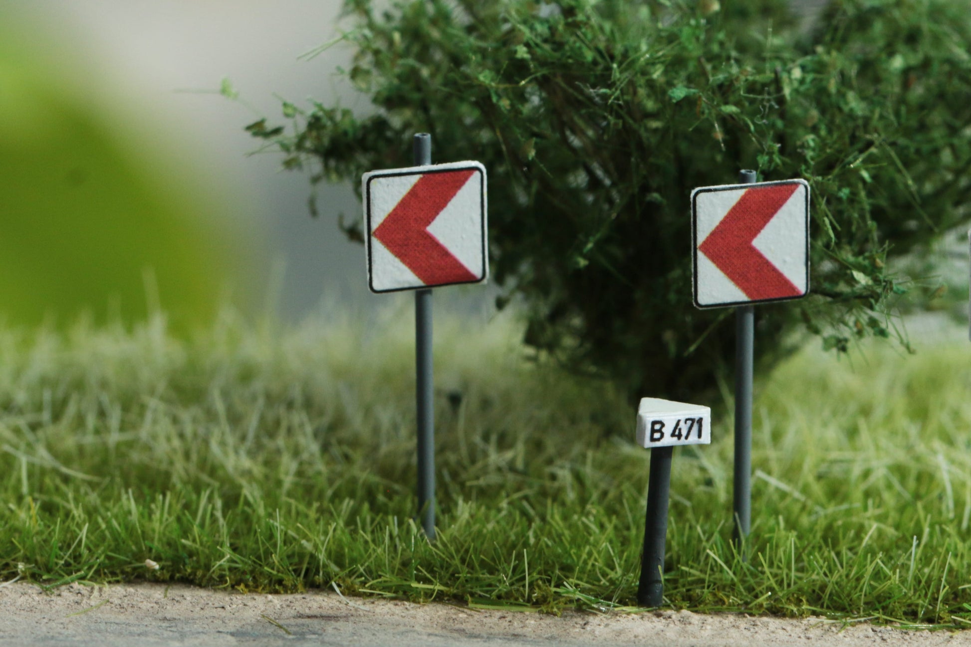 Die Kilometertafeln von DorrModellbau sind ein Hingucker auf Land oder Staatsstraßen
