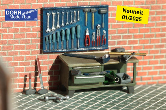 Neuheit 2025 von Dorr Modellbau: hochdetaillierte Werkzeugwand mit Schraubenschlüsseln Zangen und Schraubendrehern, sowie einzelne Werkzeuge zur Ausgestaltung im Maßstab H0 1:87